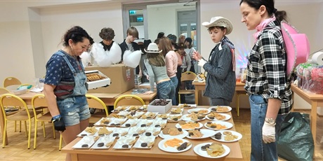 Powiększ grafikę: american-dream-disco-andrzejkowe-zakonczenie-tygodnia-kultury-amerykanskiej-661887.jpg