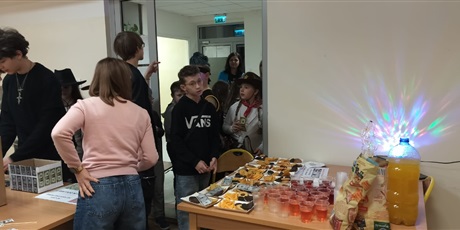 Powiększ grafikę: american-dream-disco-andrzejkowe-zakonczenie-tygodnia-kultury-amerykanskiej-661890.jpg