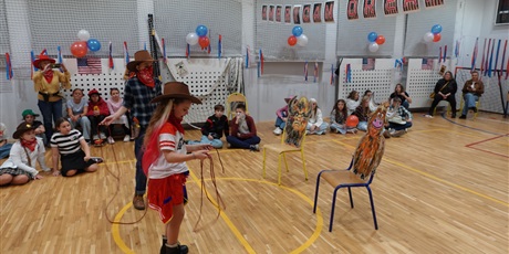 Powiększ grafikę: american-dream-disco-andrzejkowe-zakonczenie-tygodnia-kultury-amerykanskiej-661907.jpg