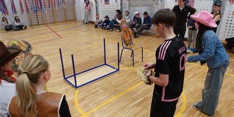 Powiększ grafikę: american-dream-disco-andrzejkowe-zakonczenie-tygodnia-kultury-amerykanskiej-661908.jpg