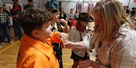 Powiększ grafikę: american-dream-disco-andrzejkowe-zakonczenie-tygodnia-kultury-amerykanskiej-661913.jpg