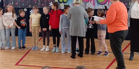 Powiększ grafikę: apel-podsumowujacy-i-polrocze-674735.jpg