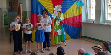 Powiększ grafikę: apel-podsumowujacy-ii-semestr-704573.jpg