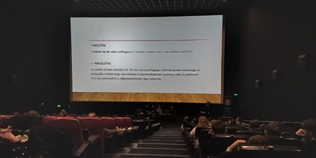 Powiększ grafikę: cyberprzemoc-i-odpowiedzialnosc-nieletnich-spotkanie-w-multikinie-664426.jpg