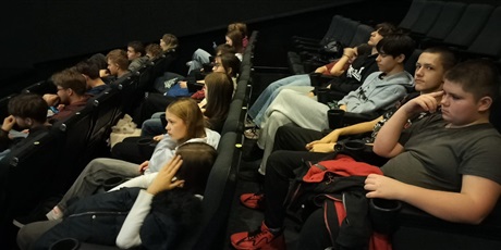 Powiększ grafikę: cyberprzemoc-i-odpowiedzialnosc-nieletnich-spotkanie-w-multikinie-664427.jpg