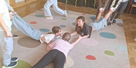 Powiększ grafikę: dzien-kobiet-w-swietlicy-682688.jpg