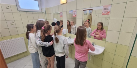 Powiększ grafikę: dzien-kochania-siebie-i-walentynki-w-naszej-szkole-675896.jpg