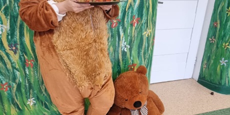 Powiększ grafikę: dzien-pluszowego-misia-w-swietlicy-659420.jpg