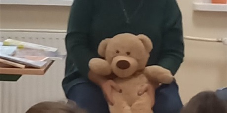 Powiększ grafikę: dzien-pluszowego-misia-w-swietlicy-659426.jpg