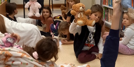 Powiększ grafikę: dzien-pluszowego-misia-w-swietlicy-659428.jpg