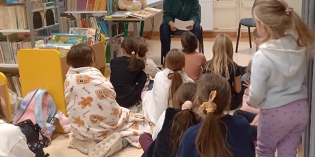 Powiększ grafikę: dzien-pluszowego-misia-w-swietlicy-659431.jpg