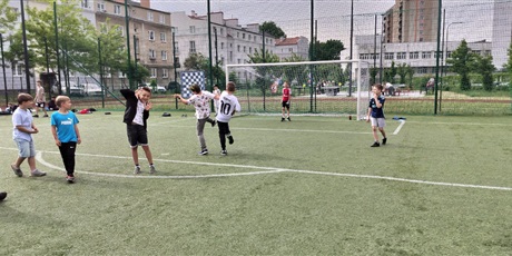 Powiększ grafikę: festyn-szkolny-z-okazji-dnia-dziecka-699561.jpg