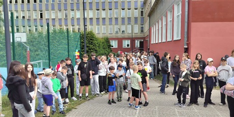 Powiększ grafikę: festyn-szkolny-z-okazji-dnia-dziecka-699600.jpg