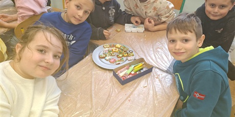 Powiększ grafikę: grudzien-w-swietlicy-pod-haslem-swiat-667301.jpg