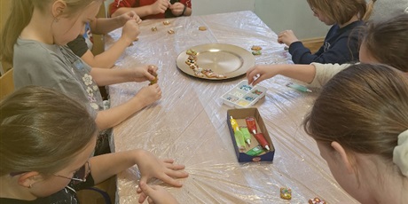 Powiększ grafikę: grudzien-w-swietlicy-pod-haslem-swiat-667304.jpg