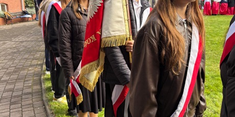 Powiększ grafikę: hold-pomordowanym-nauczycielom-717321.jpg