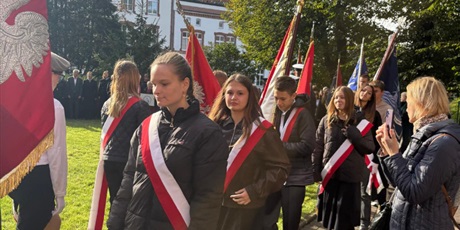 Powiększ grafikę: hold-pomordowanym-nauczycielom-717326.jpg