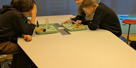 Powiększ grafikę: klasa-7b-w-laboratorium-odkrywcow-688354.jpg