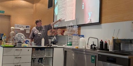 Powiększ grafikę: klasa-7b-w-laboratorium-odkrywcow-688357.jpg