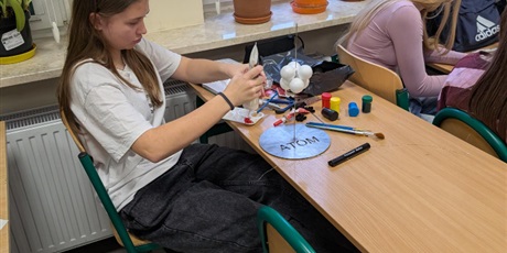 Powiększ grafikę: kreatywni-na-lekcji-chemii-668904.jpg