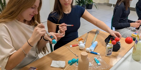 Powiększ grafikę: kreatywni-na-lekcji-chemii-668905.jpg