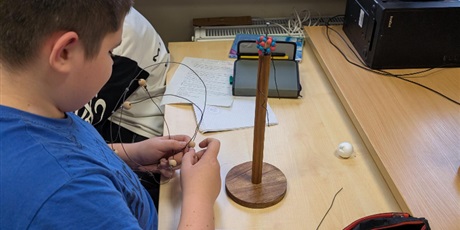 Powiększ grafikę: kreatywni-na-lekcji-chemii-668907.jpg