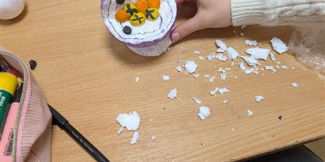 Powiększ grafikę: kreatywni-na-lekcji-chemii-668910.jpg