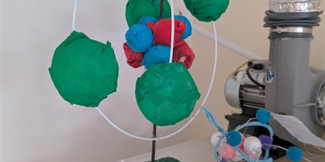 Powiększ grafikę: kreatywni-na-lekcji-chemii-668913.jpg