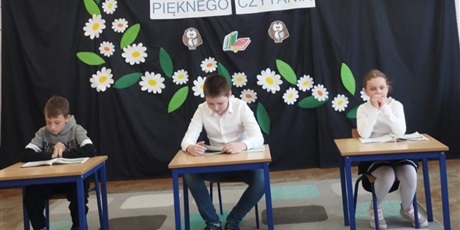 Powiększ grafikę: kto-czyta-ksiazki-zyje-podwojnie-umberto-eco-616034.jpg