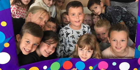 Powiększ grafikę: miedzynarodowy-dzien-kropki-638400.jpg