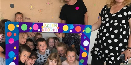 Powiększ grafikę: miedzynarodowy-dzien-kropki-638401.jpg