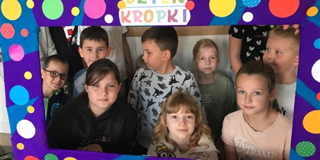 Powiększ grafikę: miedzynarodowy-dzien-kropki-638402.jpg