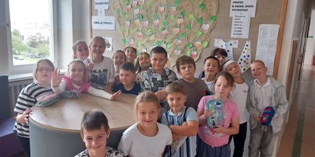 Powiększ grafikę: miedzynarodowy-dzien-kropki-638425.jpg