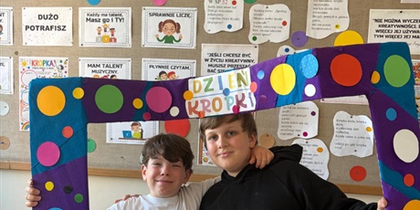 Powiększ grafikę: miedzynarodowy-dzien-kropki-w-naszej-szkole-711813.jpg