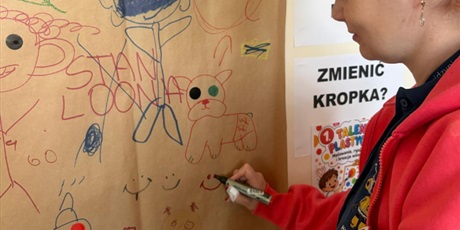Powiększ grafikę: miedzynarodowy-dzien-kropki-w-naszej-szkole-711830.jpg