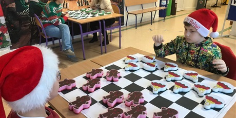 Powiększ grafikę: mikolajkowe-warcaby-664286.jpg