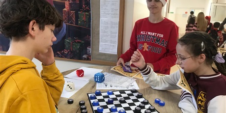 Powiększ grafikę: mikolajkowe-warcaby-664302.jpg