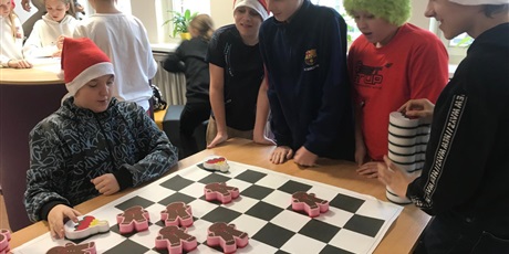 Powiększ grafikę: mikolajkowe-warcaby-664304.jpg