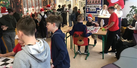 Powiększ grafikę: mikolajkowe-warcaby-664305.jpg