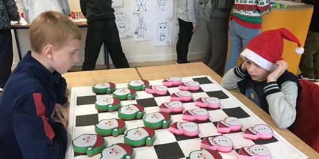 Powiększ grafikę: mikolajkowe-warcaby-664306.jpg