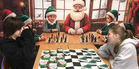 Powiększ grafikę: mikolajkowe-warcaby-664307.jpg