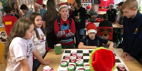 Powiększ grafikę: mikolajkowe-warcaby-664310.jpg