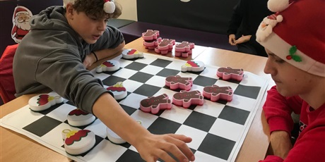 Powiększ grafikę: mikolajkowe-warcaby-664313.jpg