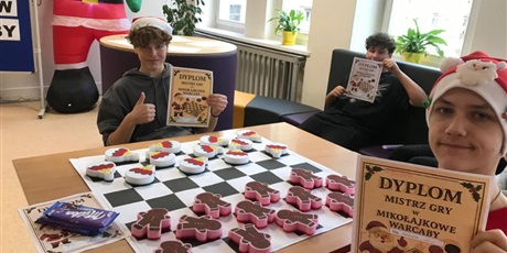 Powiększ grafikę: mikolajkowe-warcaby-664314.jpg