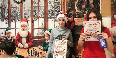 Powiększ grafikę: mikolajkowe-warcaby-664315.jpg