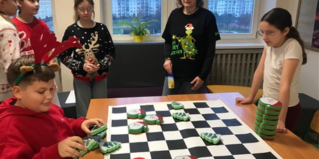 Powiększ grafikę: mikolajkowe-warcaby-664322.jpg