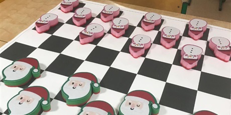 Powiększ grafikę: mikolajkowe-warcaby-664330.jpg