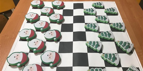 Powiększ grafikę: mikolajkowe-warcaby-664331.jpg