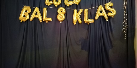 Ostatni bal ósmoklasistów – niezapomniany wieczór pełen emocji
