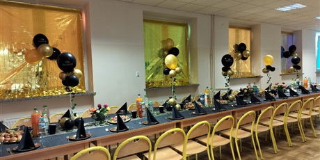 Powiększ grafikę: ostatni-bal-osmoklasistow-niezapomniany-wieczor-pelen-emocji-628270.jpg